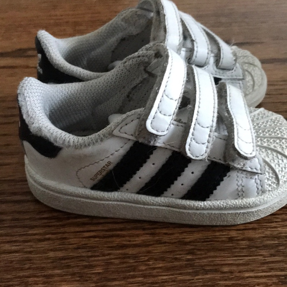 Adidas unisex Velcro superstar sneakers